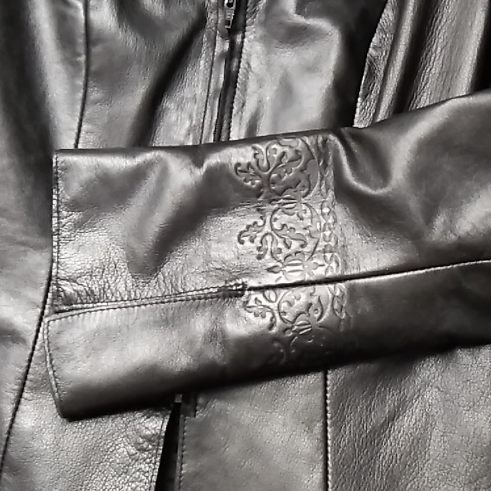 ⭐️Danier Leather Jacket - Picture 3 of 14